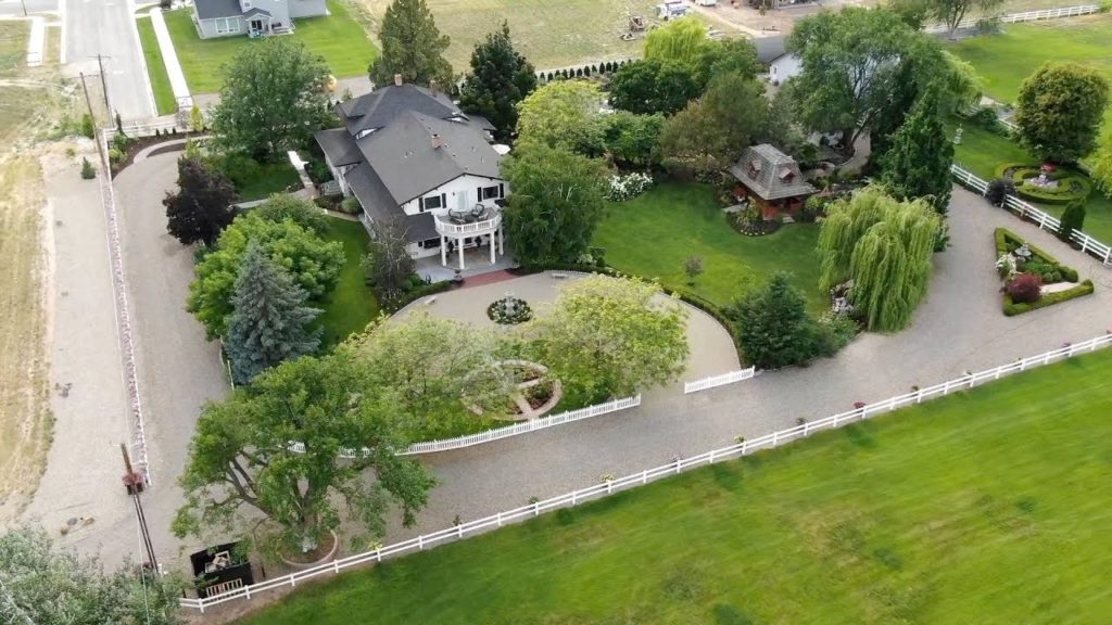 Garden Answer: How We Maintain Our Gravel Driveway and Keep it Free of Weeds! 🌿 // Garden Answer How We Maintain Our Gravel Driveway and Keep it Free of Weeds! 🌿 // Garden Answer
