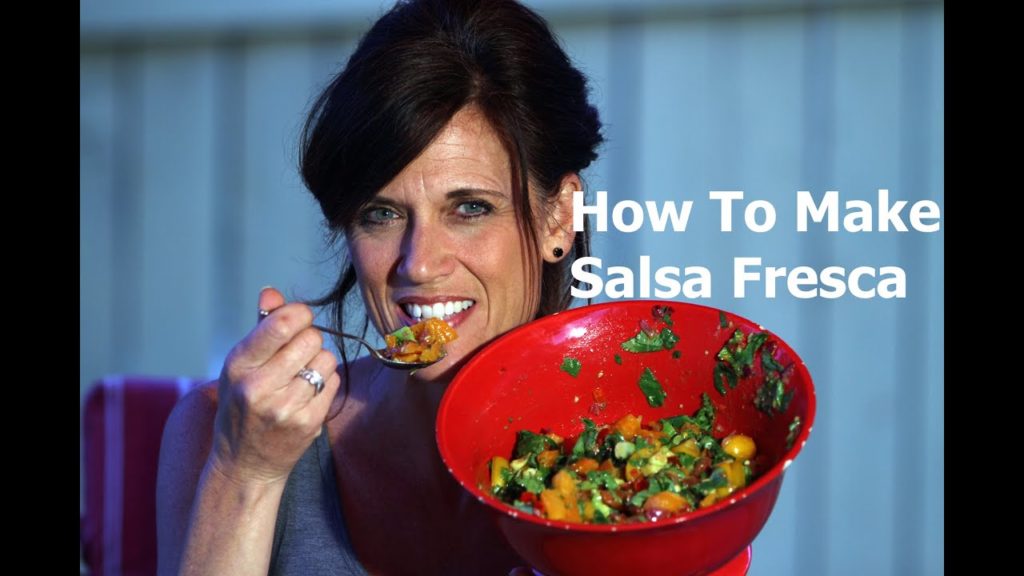 How to Make Salsa Fresca (Pico de Gallo)