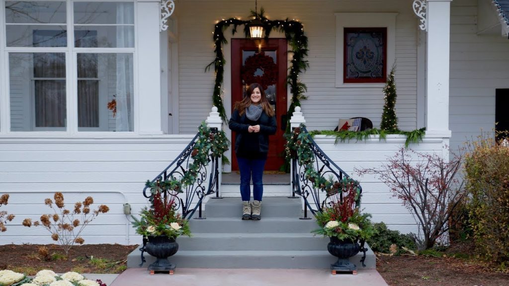 Front Porch Christmas Makeover 😊🎄🏠 // Garden Answer