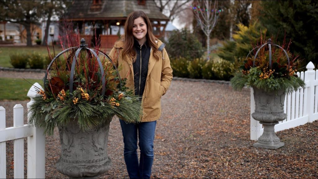 Filling up My Urns for Christmas! 🎄🎄🎄// Garden Answer