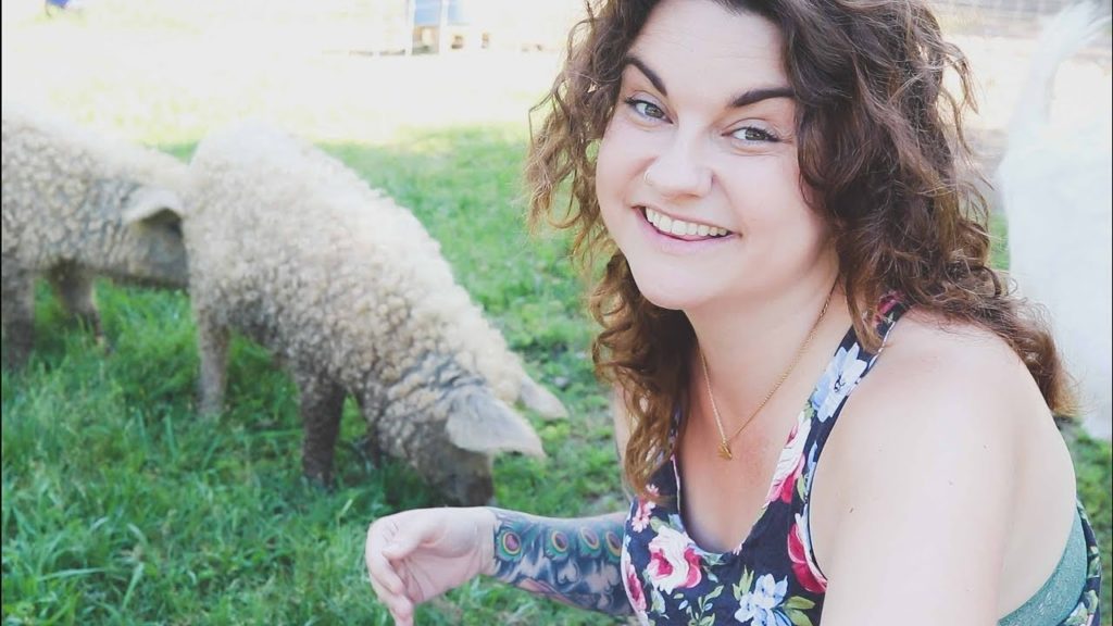 Living Her Best Pig Life | VLOG | Roots and Refuge Farm