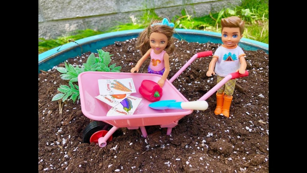 SPRING Vegetable and Flower Gardening with Toy Dolls for Kids!