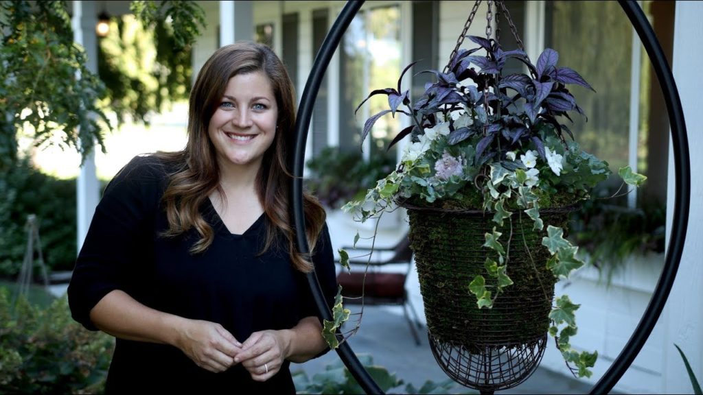 How to Line a Container With Moss So You Can Plant It 🌿💚// Garden Answer