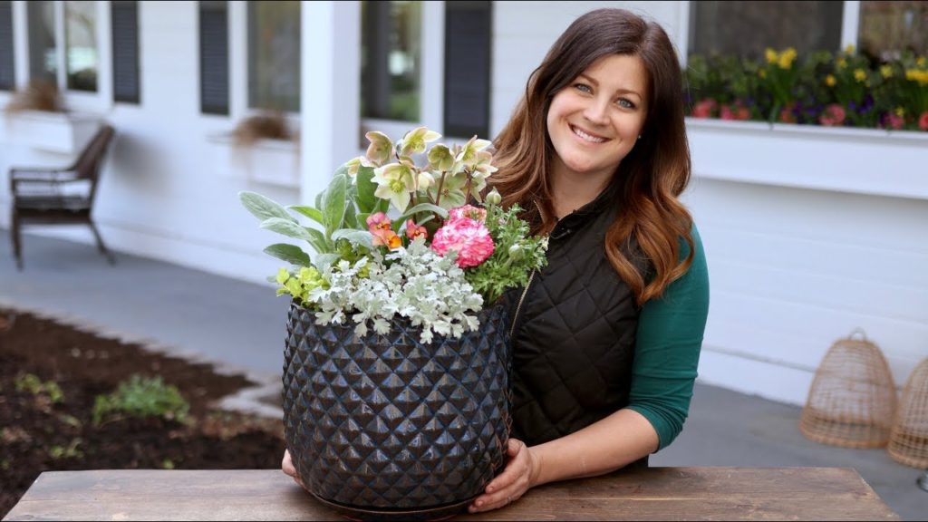 Garden Answer: Early Spring Container Inspiration 💚// Garden Answer Early Spring Container Inspiration 💚// Garden Answer