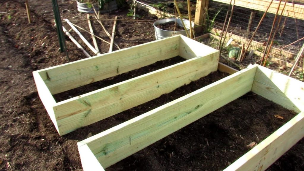 How to Quickly and Easily Build A Raised Bed for Your Vegetable Garden: Principles & Potatoes