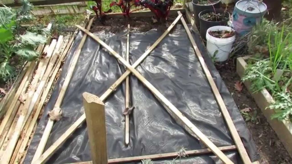 Winterizing Garden Beds: Turn the Soil, Organic Matter & Black Plastic - TRG 2014