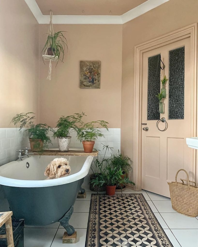 The gang's all here.  Bathroom goals via @deecampling...