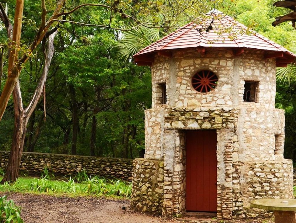 gardendesignmag: Explore the unique Mayfield Park and Preserve, best known for their peacocks and… Explore the unique Mayfield Park and Preserve, best known for their peacocks and...