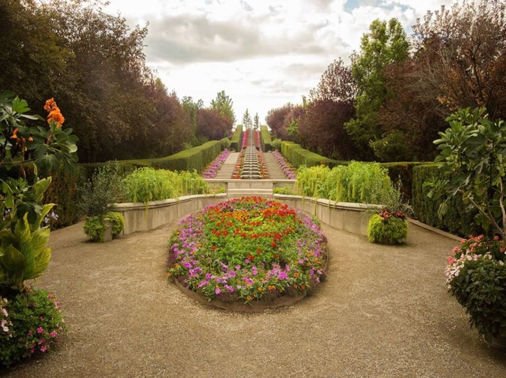 gardendesignmag: The Ashton Garden at thankspoint in Utah features 15 themed gardens, have you be… The Ashton Garden at thankspoint in Utah features 15 themed gardens, have you be...