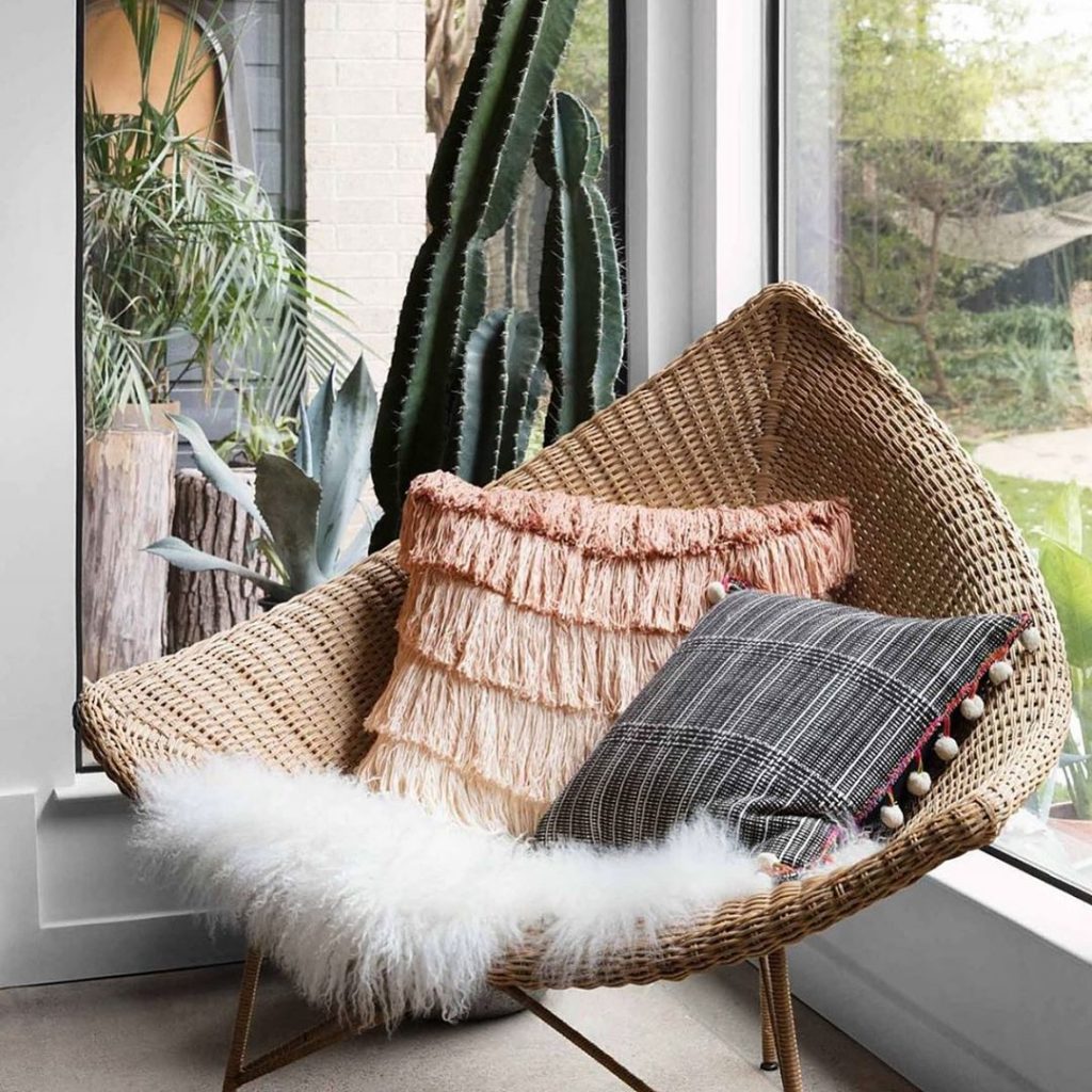 thejungalow: Swapping in new pillows is the easiest way to give your home a little refresh, s… Swapping in new pillows is the easiest way to give your home a little refresh, s...