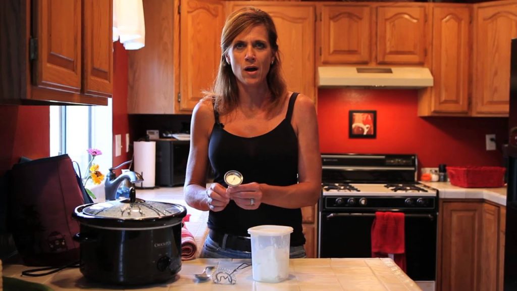 How to Make Yogurt in a Crock Pot