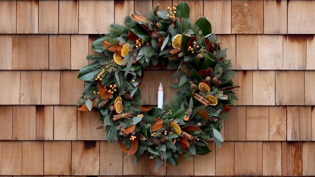 Creating a Festive Wreath with Natural Materials! 🌿🕯// Garden Answer