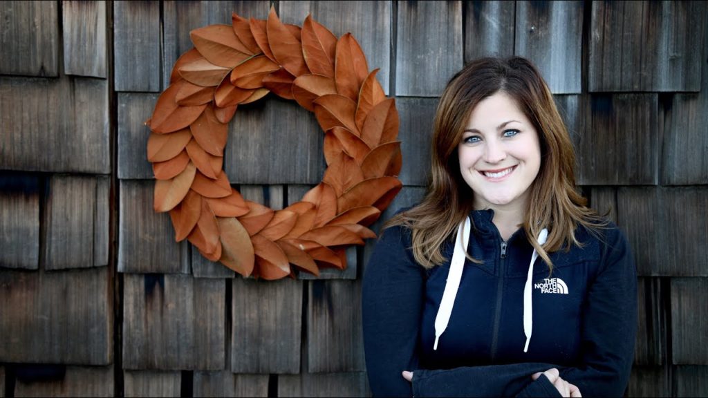 How to Make a Magnolia Wreath