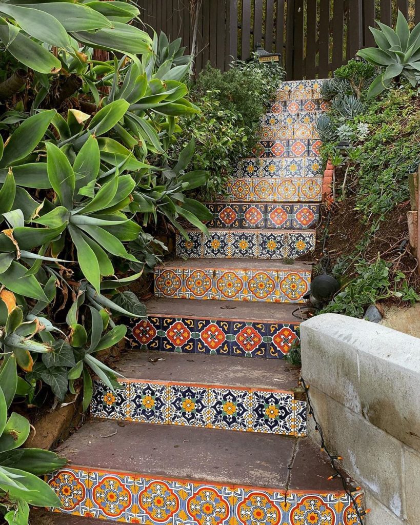 You know how we feel about #patternedstairs  #jungalow ...
