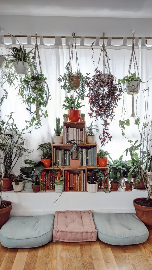 #SillSquad ambassador @cafeinacoli took a unique approach to holiday decorating ...