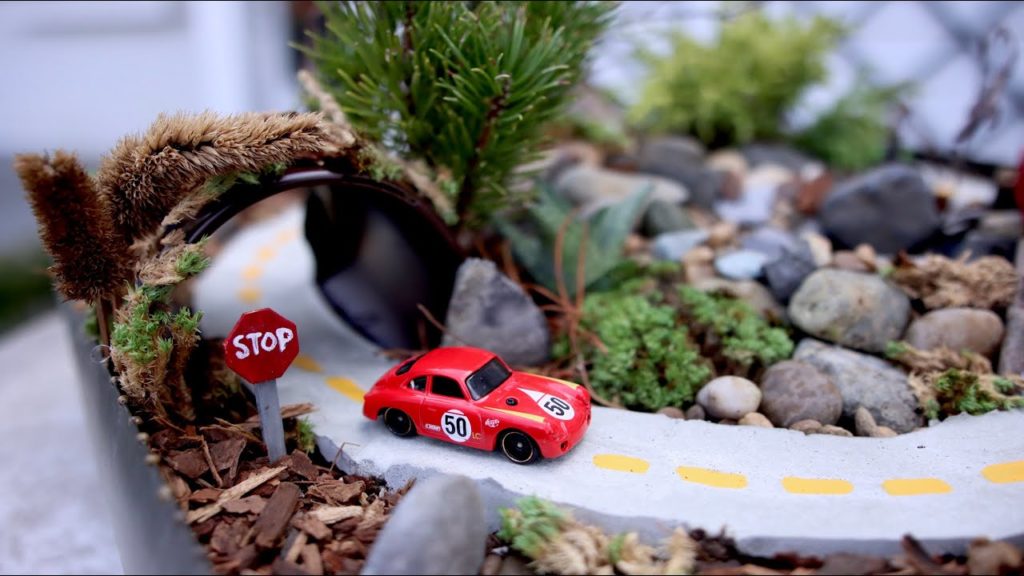 Hot Wheels Miniature Garden 🚗🌿// Garden Answer