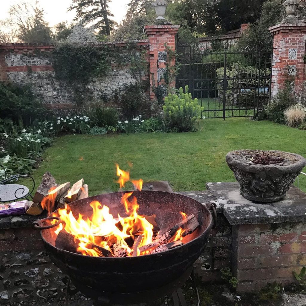 First supper of the year in the garden keeping warm with the Kadai fire bowl. 
#...
