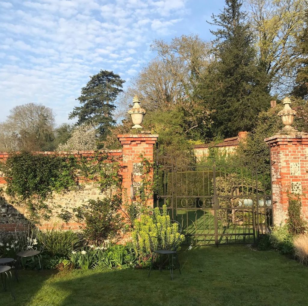 #happyeaster #earlymorningsunshine #stayingsafe #countryliving #wiltshirelife...