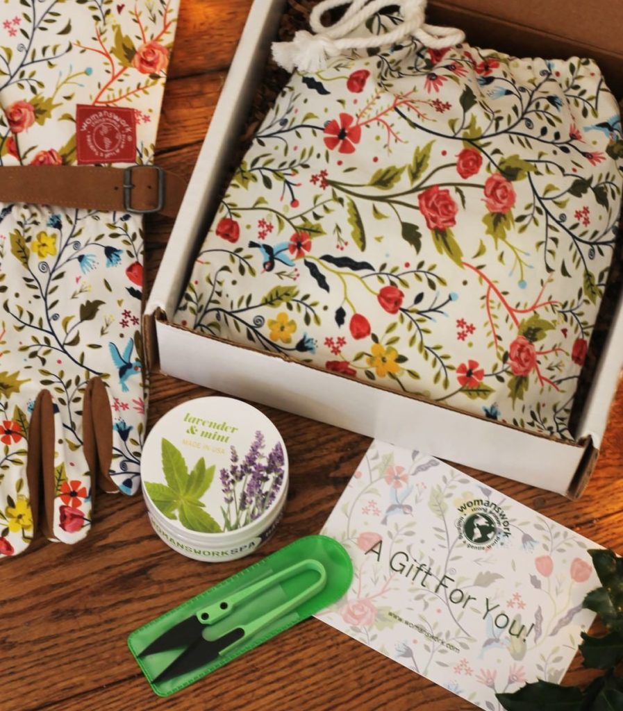 How about a giveaway?? 
.
Win a Garden of Paradise Gardening Glove gift set from...