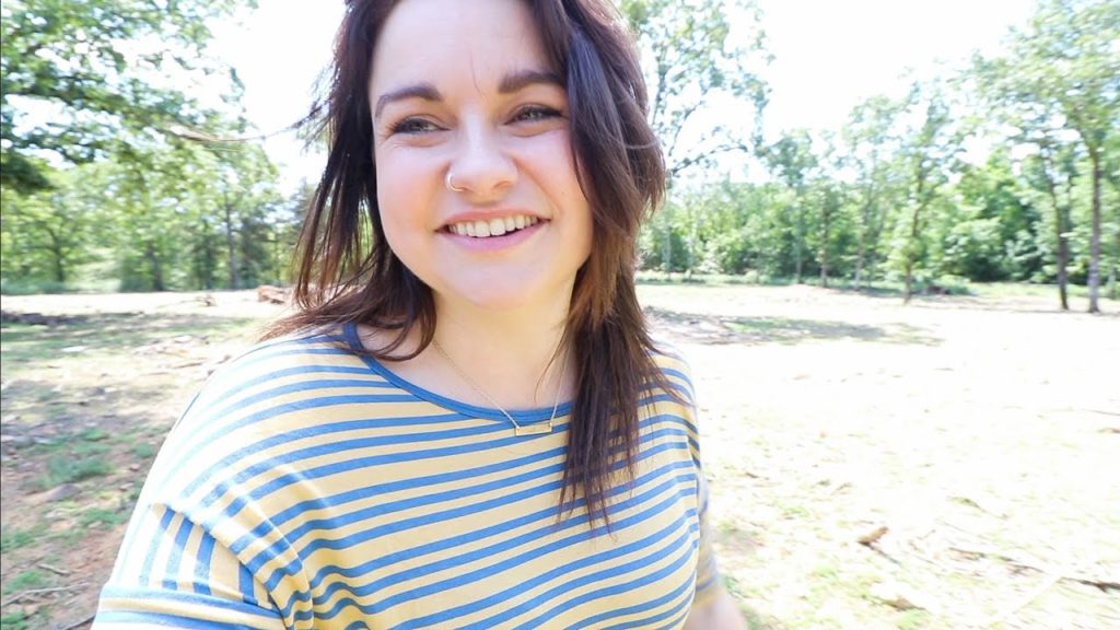 So Many CHICKENS (Who ordered the deluxe worm platter?) | VLOG