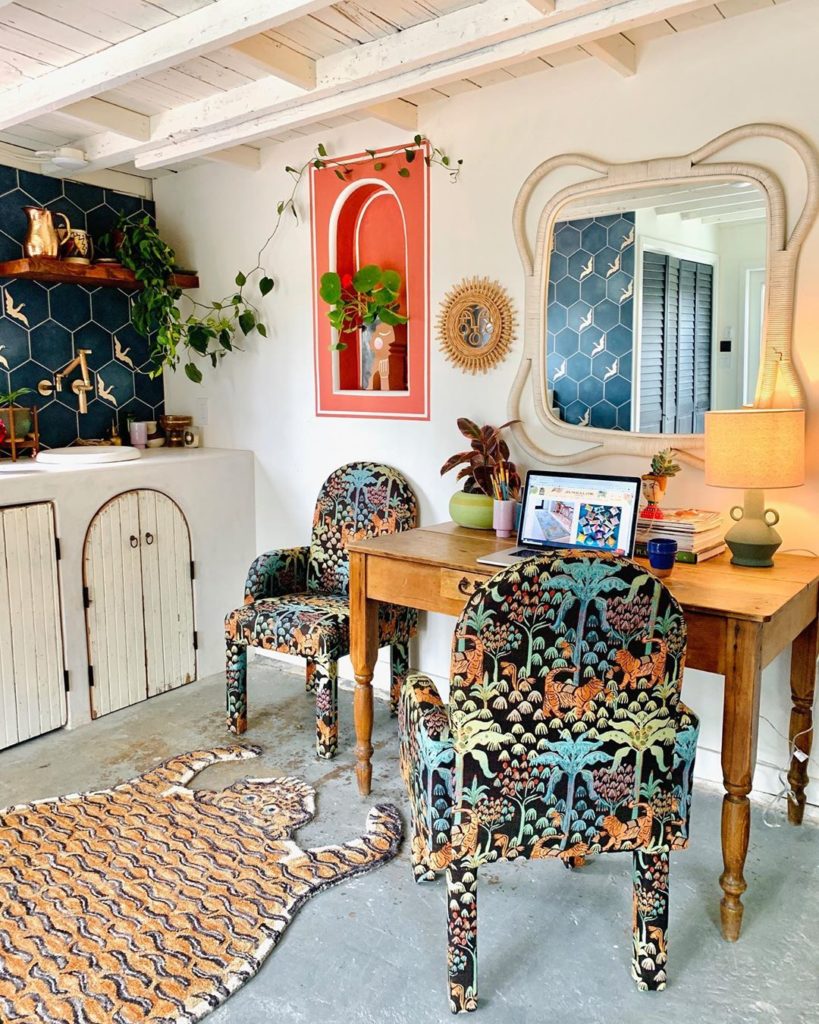 WFH...but make it jungalicious! Our founder @justinablakeney’s home office is eq...