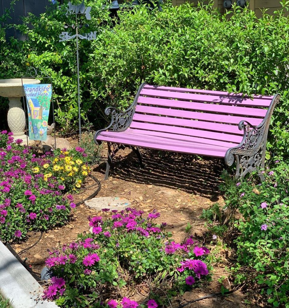 gardendesignmag: Care to take a seat?
.
Saw this front yard garden while walking my dog this past… Care to take a seat?
.
Saw this front yard garden while walking my dog this past...