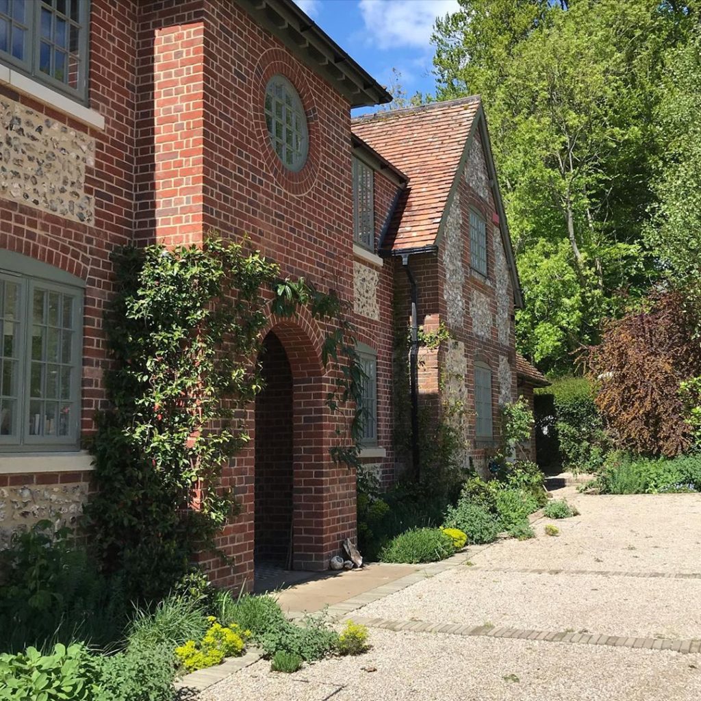 Making progress with a new #countrygarden in #hampshire #frontdrive #gravelplant...