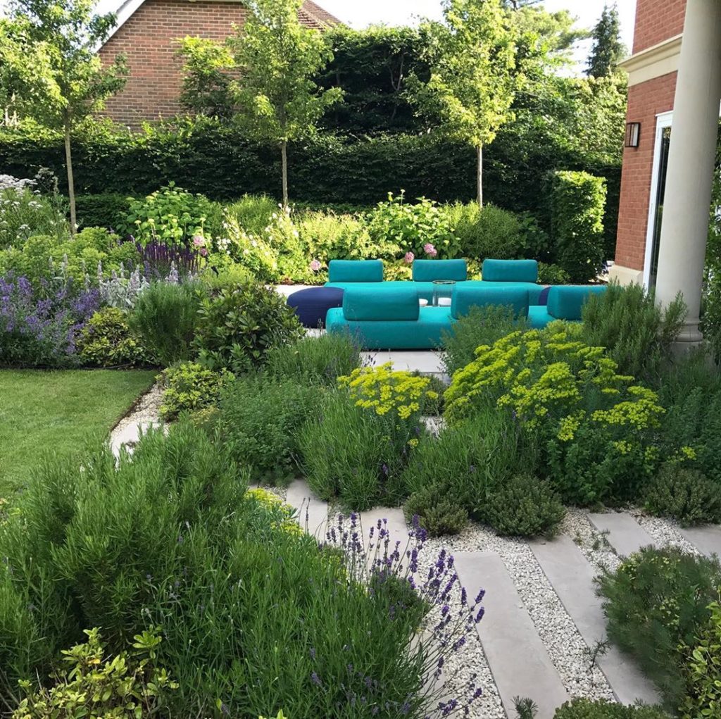 One my #favourites - #garden in Cobham looking gorgeous in #latespring 
#gravelp...