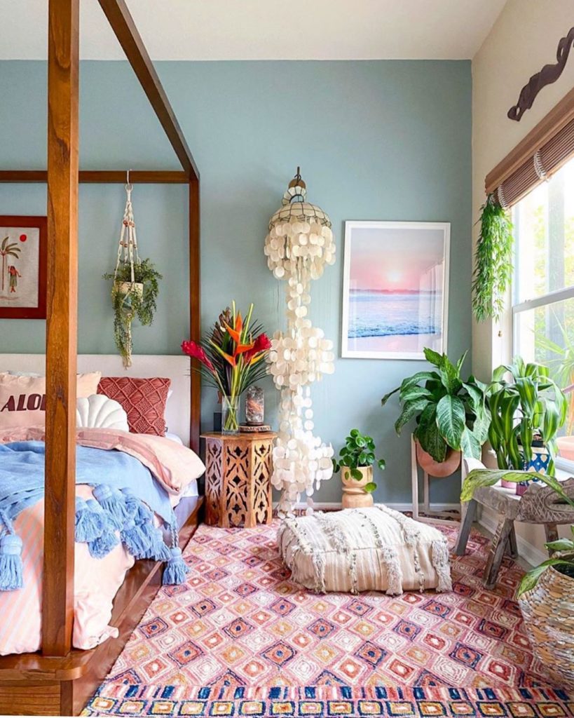 @mango_manor rocking the Priti in Pink Sunset in her beachy boho bedroom!   Vaca...