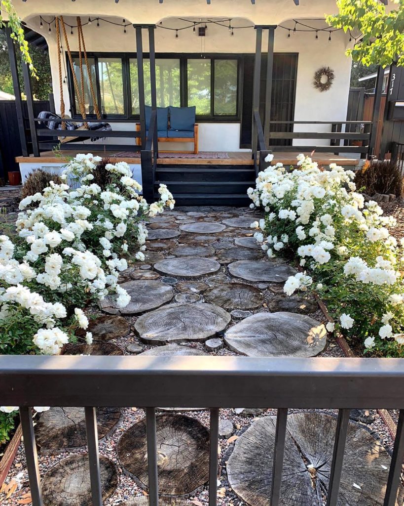 gardendesignmag: I love exploring the gardens in my neighborhood! Wesley (my dog) and I walked by… I love exploring the gardens in my neighborhood! Wesley (my dog) and I walked by...