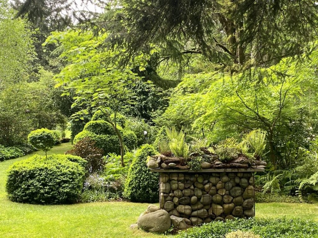 gardendesignmag: Thought this view was just stunning and had to share with you! Look at all the g… Thought this view was just stunning and had to share with you! Look at all the g...