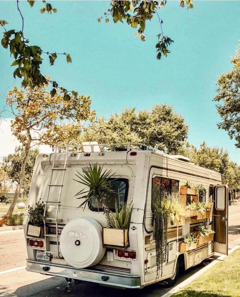 K, we’re going on a road trip! Who’s in?  #wewish (photo snapped in Venice Beach...