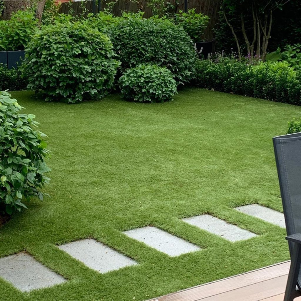 Green on green with a bit more green. Seems kind of appropriate for a dull grey ...