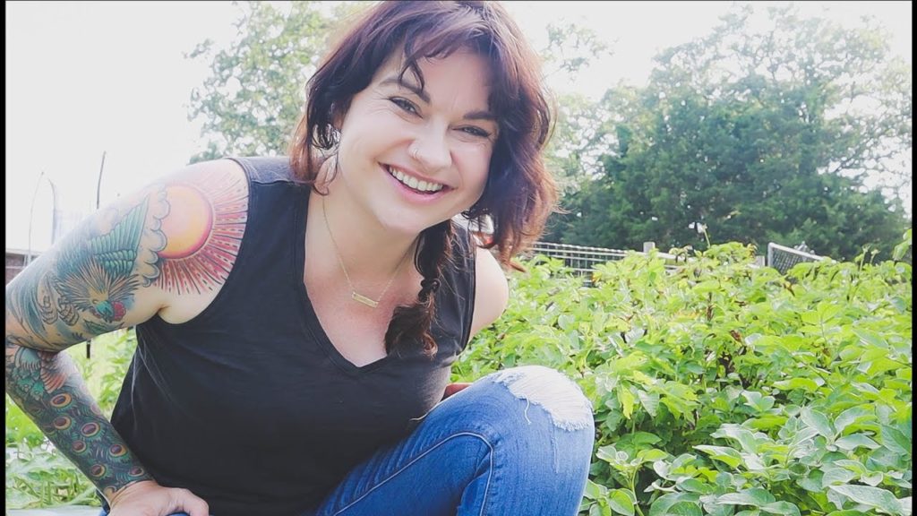 Roots and Refuge Farm: How we grew potatoes (and our friends are here to get some pigs!) | VLOG How we grew potatoes (and our friends are here to get some pigs!) | VLOG