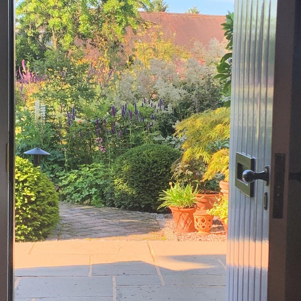 Warm afternoon light & sepia tones
.
.
.
.
#gardendesign #gardendesigner #garden...