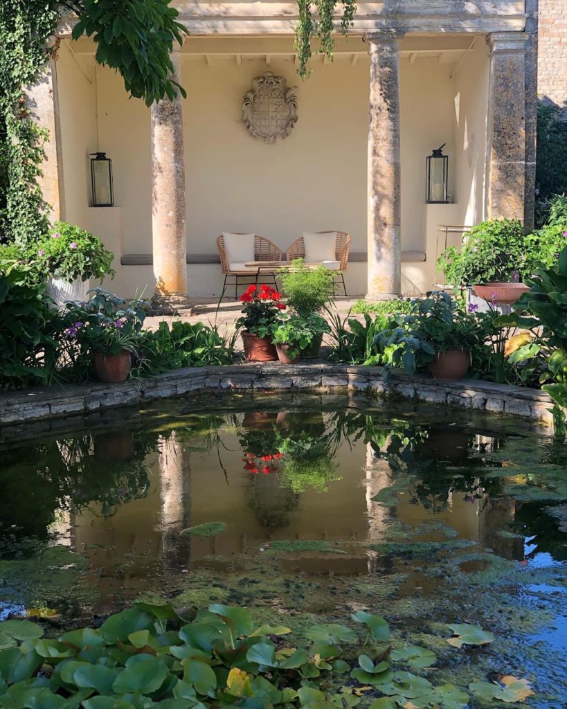 A quick trip to Barnsley House, the former home of the late and great Rosemary V...