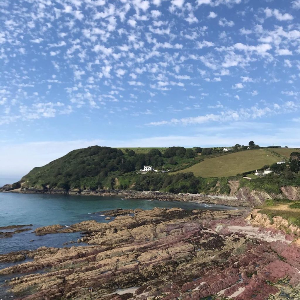 The #coastalwalk with clear blue sky and freckles of light cloud.
#cornwall #cor...