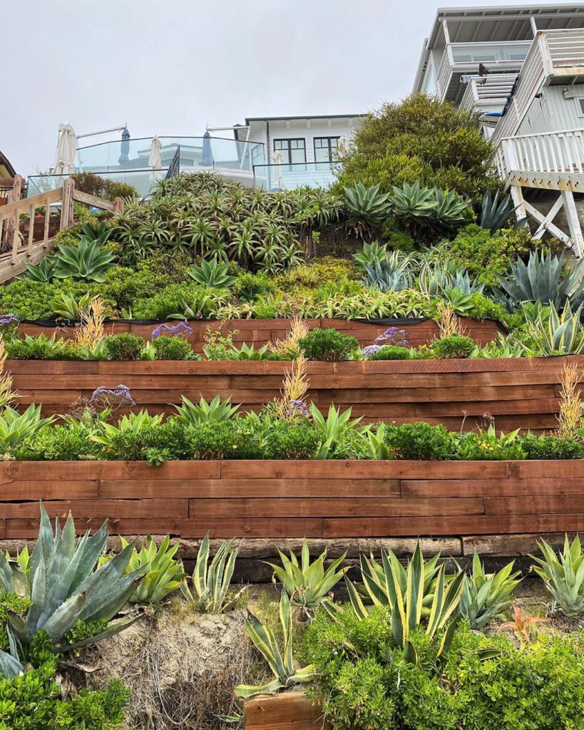 Now this is a tiered garden!
.
.
#gardenview #gardendesign #tieredgarden #garden...