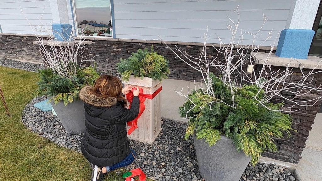 Garden Answer: Spreading Some Holiday Cheer with a Few Simple Winter Containers! 🎅🎄🥰 // Garden Answer Spreading Some Holiday Cheer with a Few Simple Winter Containers! 🎅🎄🥰 // Garden Answer