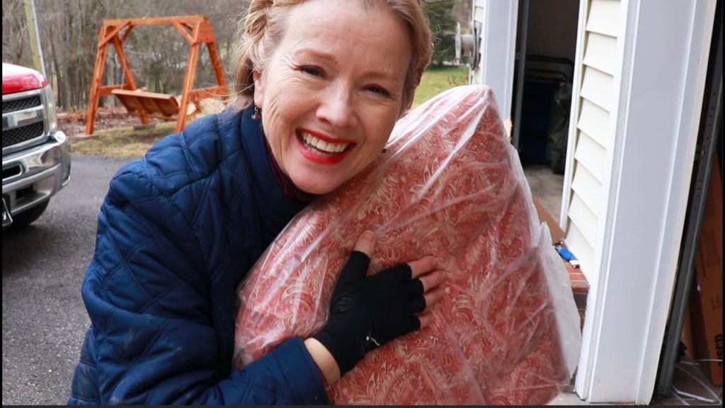 WATCH OUT! She's got the TOOLS again! (and the prettiest cushions!)