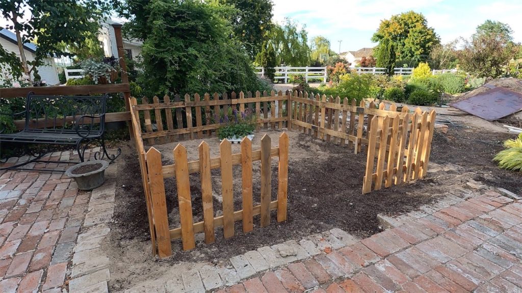 Garden Answer: Building Picket Fence Out of Pallets! 🦋💚🌿 // Garden Answer Building Picket Fence Out of Pallets! 🦋💚🌿 // Garden Answer