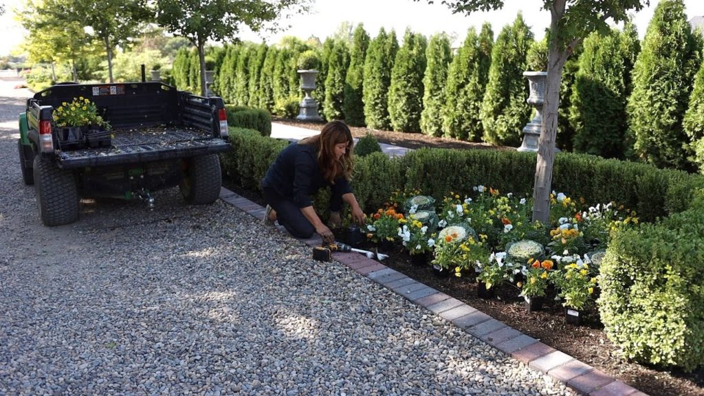 Fall Flowers & Pumpkins in the West Side Formal Garden! 🎃🧡🌼 // Garden Answer