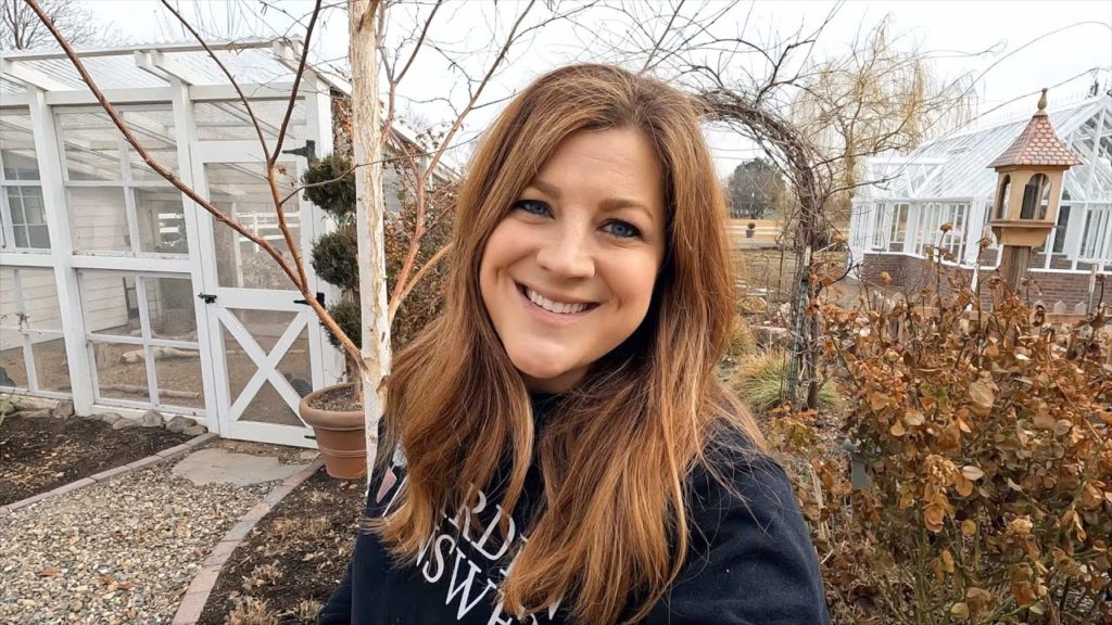 Garden Answer: Flower Bed Cleanup Around the Chicken Coop! ๐ฟ๐ // Garden Answer Flower Bed Cleanup Around the Chicken Coop! ๐ฟ๐ // Garden Answer