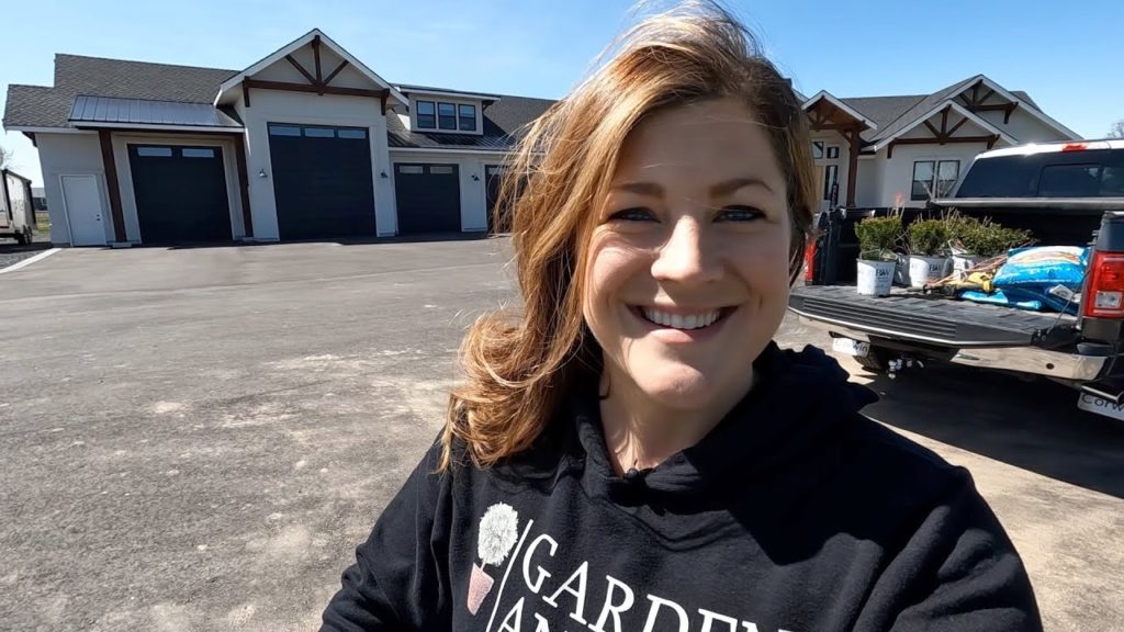 Planting 5 Types of Shrubs in our Friend’s New Garden! 🥰🌿💚 // Garden Answer