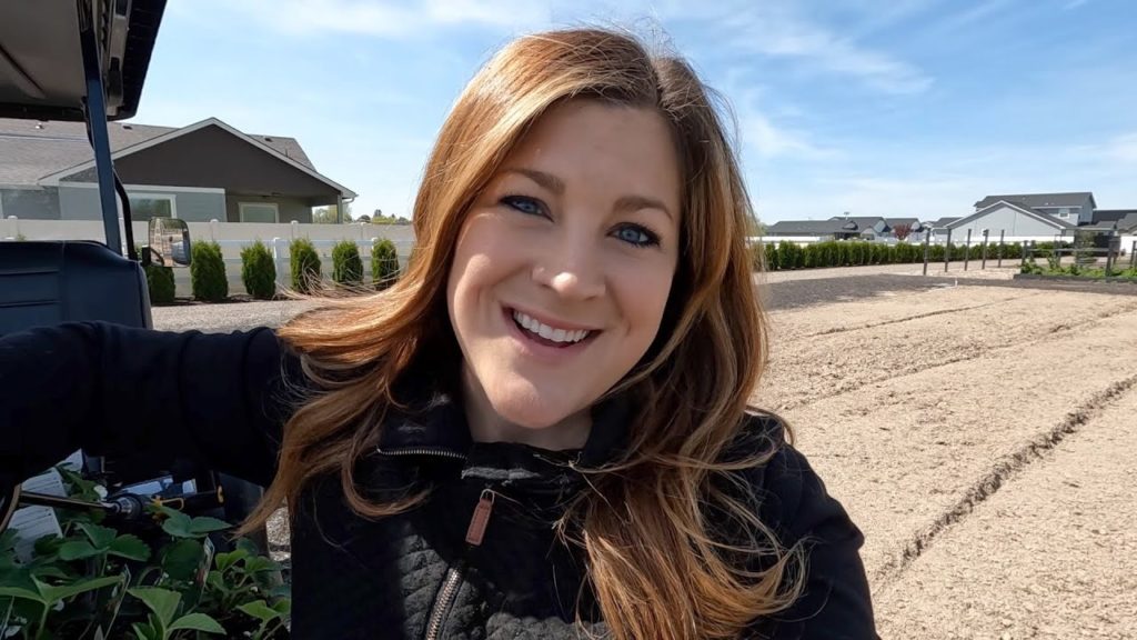 Garden Answer: Planting 5 Varieties of Strawberry Plants! 🍓🤤🙌 // Garden Answer Planting 5 Varieties of Strawberry Plants! 🍓🤤🙌 // Garden Answer