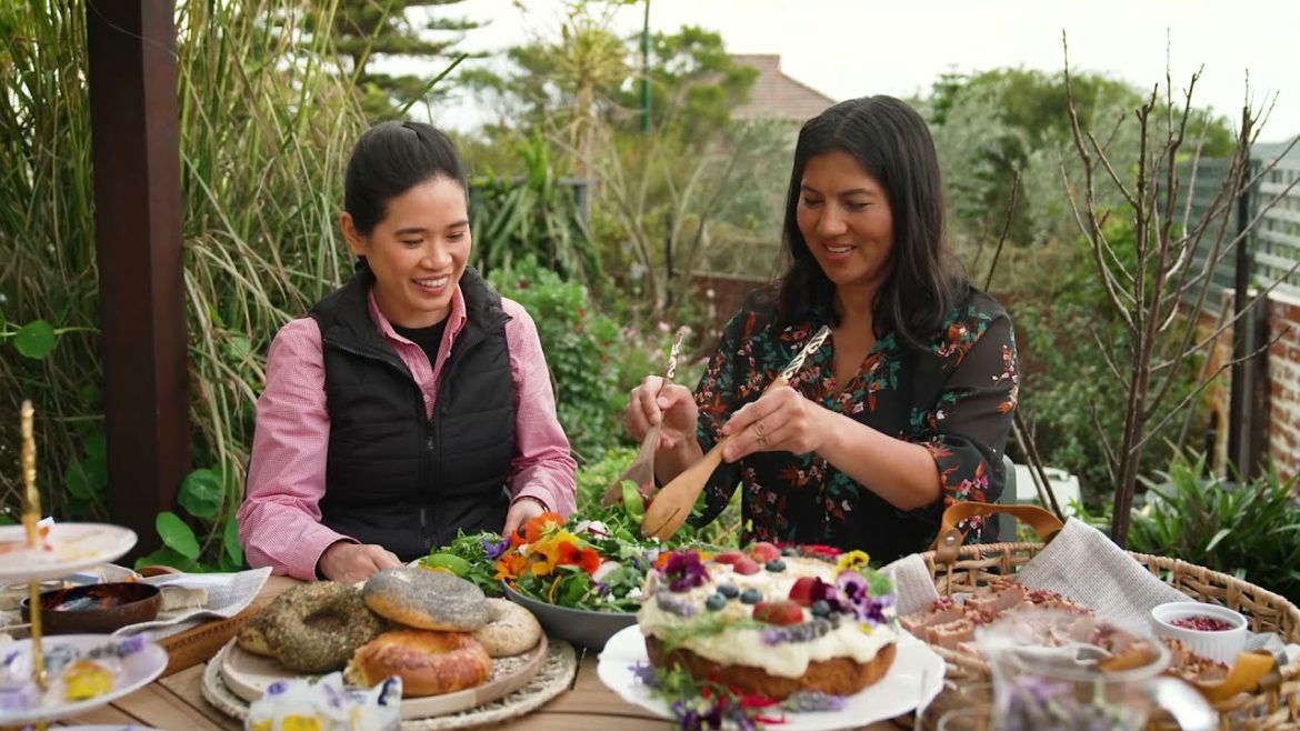 The Garden Gurus - Edible Flowers