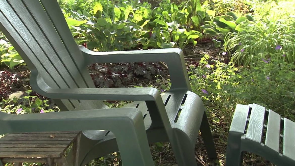 Allen Smith Tours Shawna Coronado's Front Yard Garden