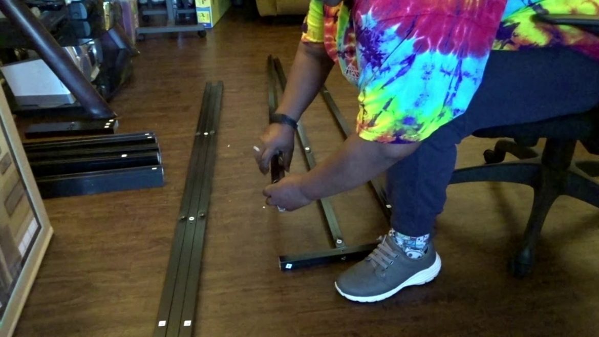Assembly of a Gardener's Supply 3-Tier Sunlite Grow Rack 2019