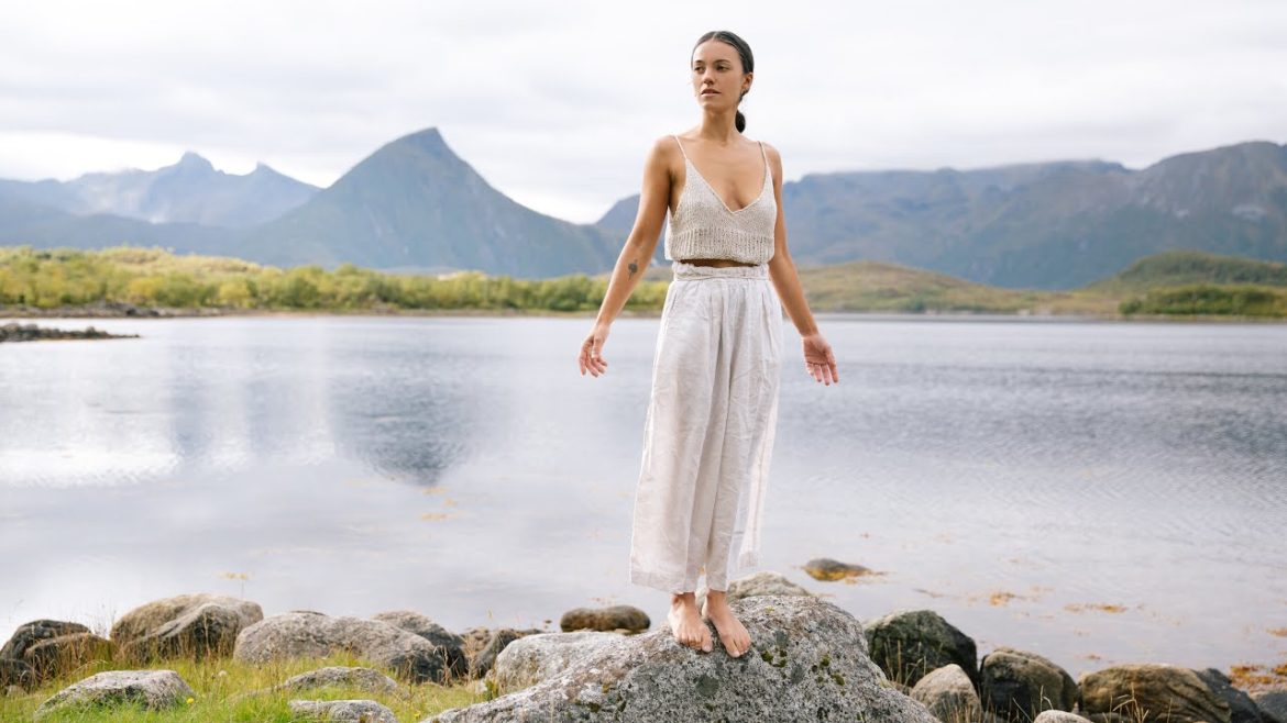 OFF GRID AUTUMN ROUTINES: Winter Camping in a Glacier