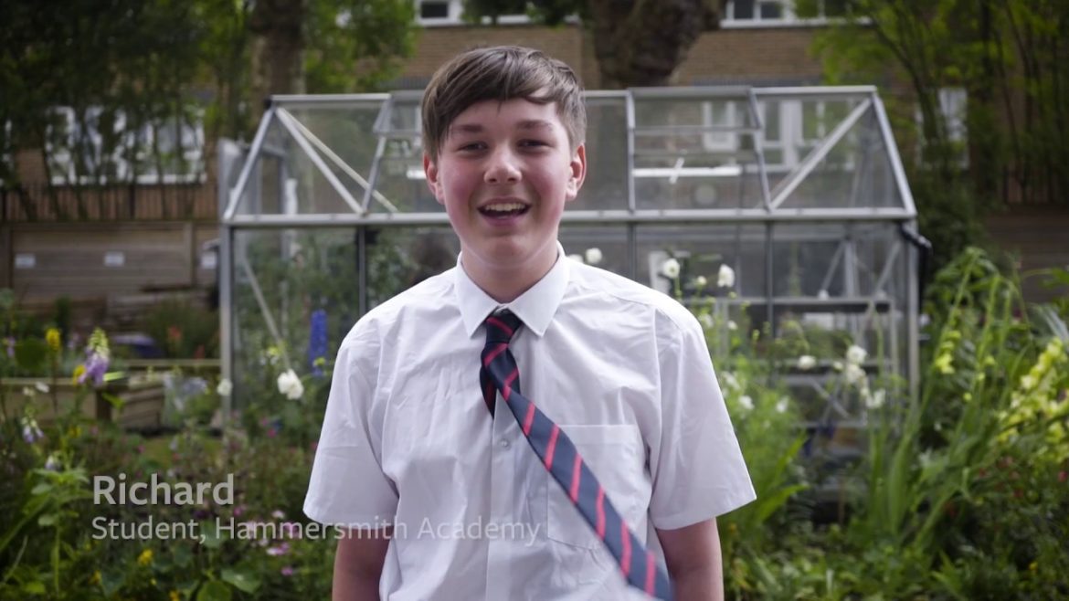 3 top tips on gardening for wellbeing | Campaign for School Gardening | Royal Horticultural Society 3 top tips on gardening for wellbeing | Campaign for School Gardening | Royal Horticultural Society